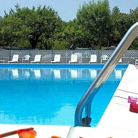 Club Del Sole Adriatico Easy Village 3* קרביה